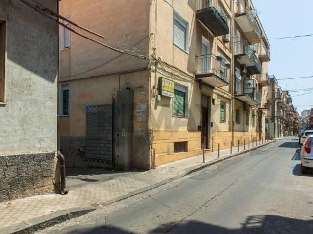 Capannone in vendita a Paternò, Sicilia