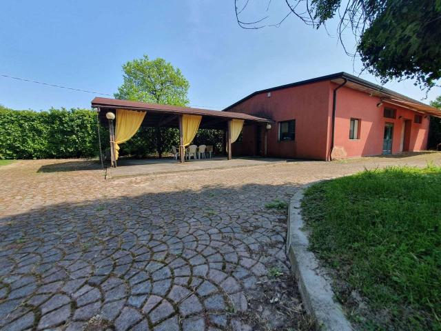 Capannone in vendita a Pernumia, Veneto