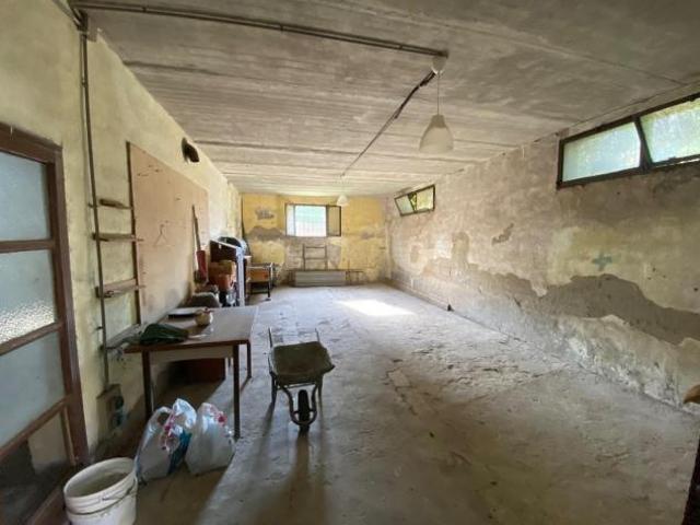Capannone in vendita a Pontedera, Toscana