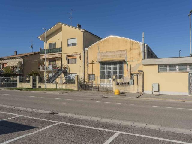 Capannone in vendita a Unione Alto Ferrarese, Poggio Renatico