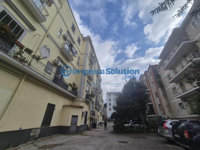 Capannone in vendita a Portici, Campania