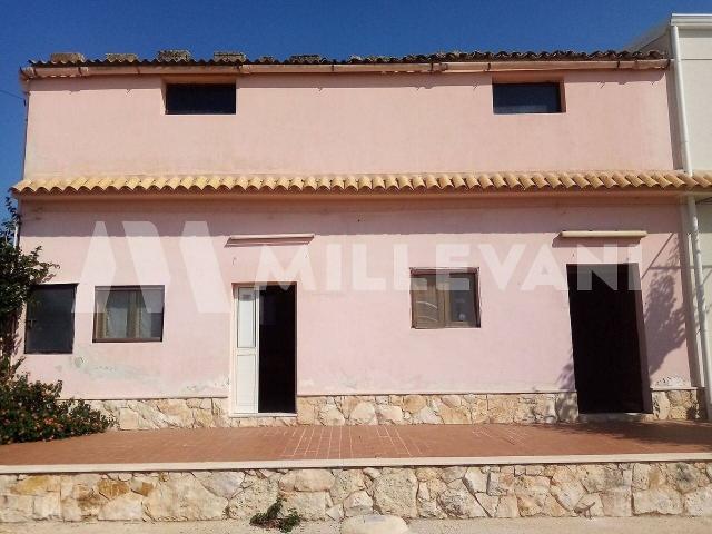 Capannone in vendita a Pozzallo, Sicilia