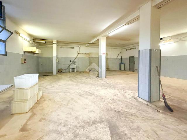 Capannone in vendita a Puegnago, Lombardia