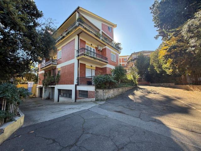Capannone in vendita a Villaggio Breda, Roma Capitale