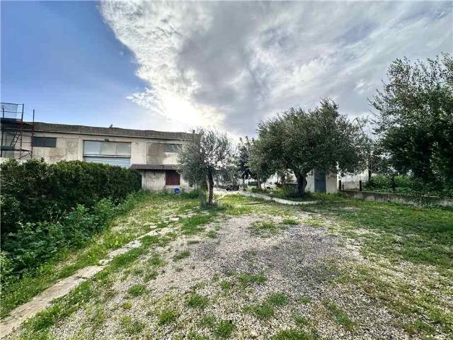 Capannone in vendita a Rosolini, Sicilia