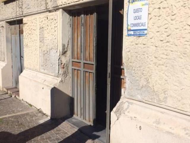 Capannone in vendita a Salerno, Campania