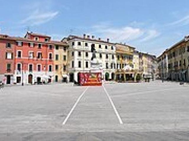 Capannone in vendita a Sarzana, Liguria