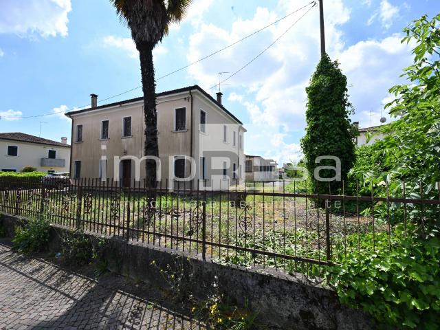Capannone in vendita a Lanzago, Silea