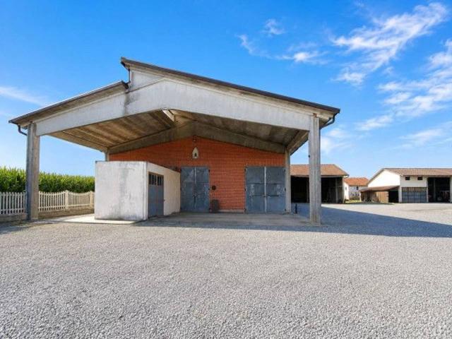 Capannone in vendita a Sommariva del Bosco, Piemonte
