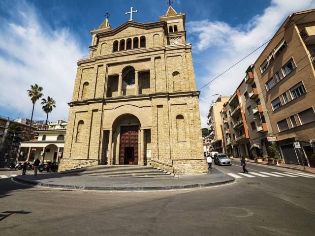 Capannone in vendita a Taggia, Arma Di Taggia