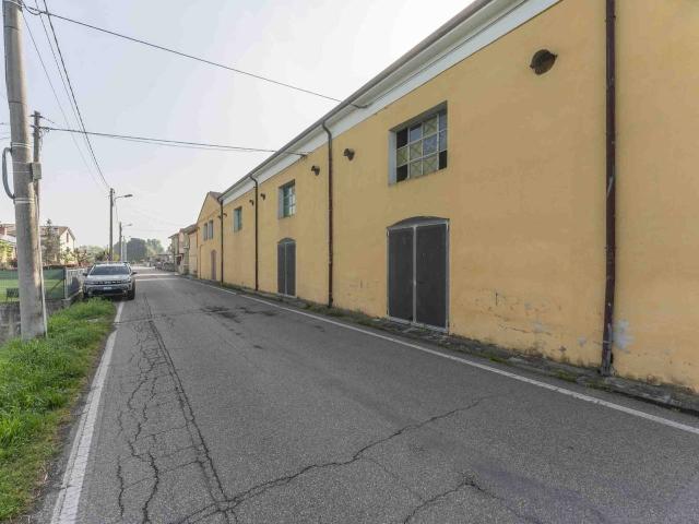 Capannone in vendita a Unione Alto Ferrarese, Mirabello