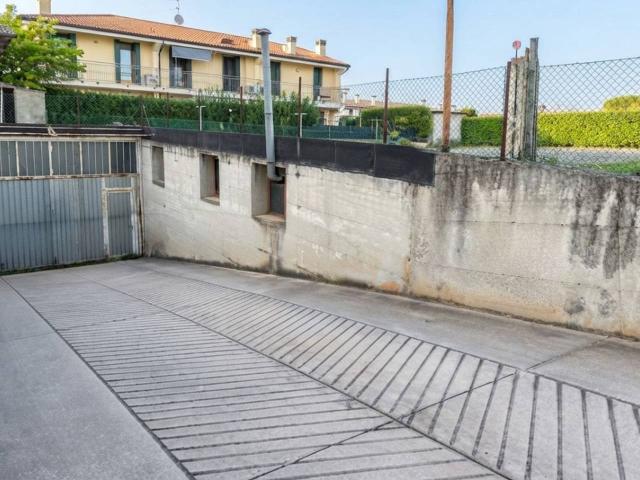 Capannone in vendita a Falzè, Trevignano