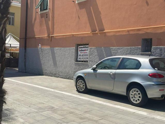 Capannone in vendita a Vado Ligure, Liguria