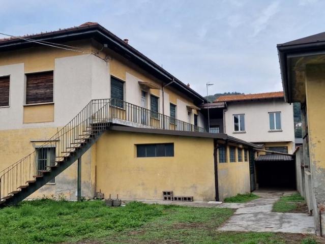 Capannone in vendita a Valbrona, Lombardia