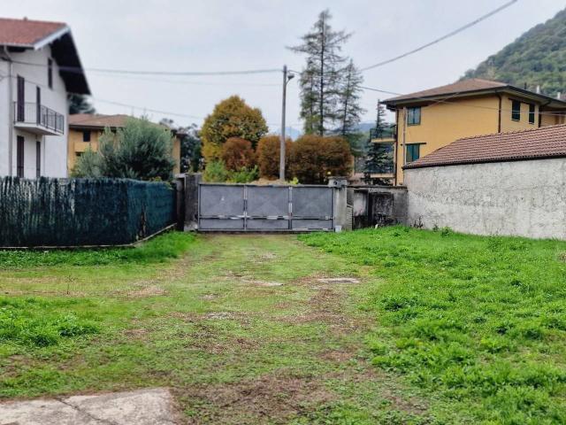 Capannone in vendita a Valbrona, Lombardia