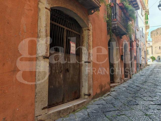 Capannone in vendita a Venafro, Molise