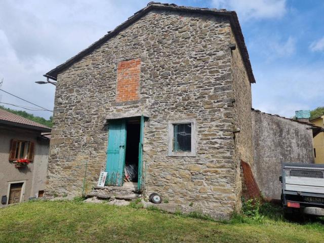 Capannone in vendita a Risubbiani, Vernio