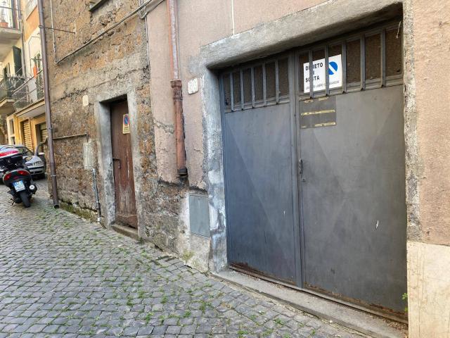 Capannone in vendita a Madonna del Ponte, Vetralla