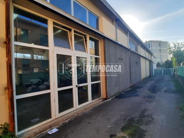 Capannone in vendita a Viareggio, Toscana