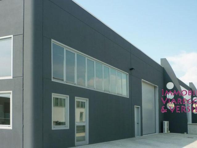 Capannone in vendita a Viareggio, Toscana