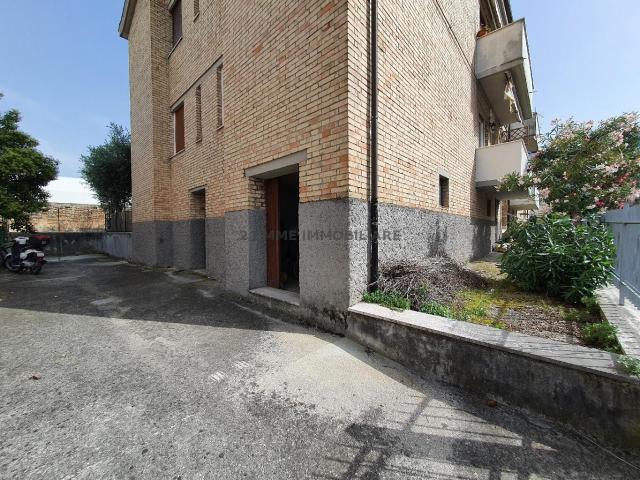 Capannone in vendita a Santi Filippo e Giacomo, Marche