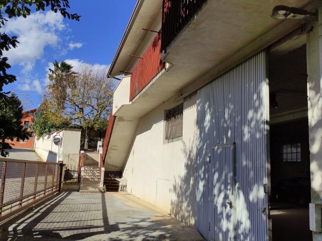 Capannone in vendita a Rosciano, Abruzzo