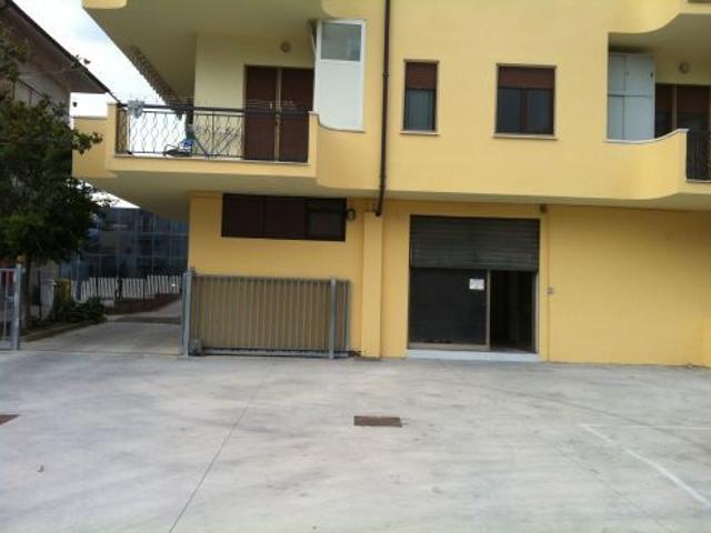 Capannone in vendita a Chieti, Abruzzo