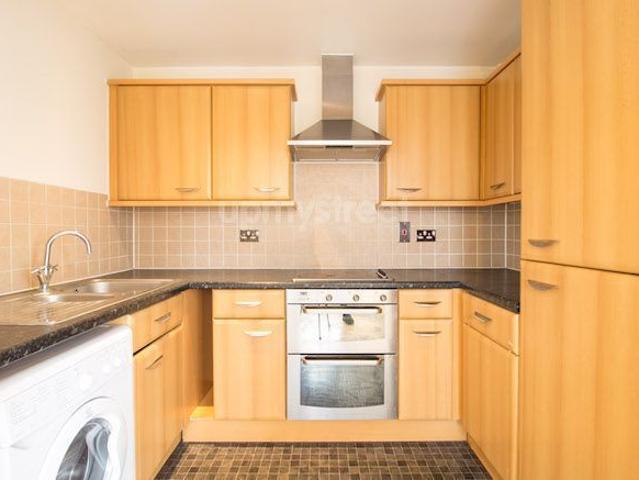 Apartment for rent in Brunswick Park, Greater London