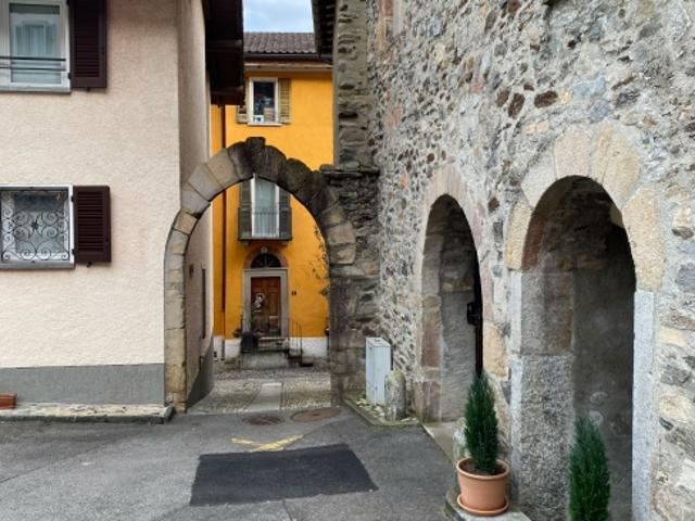 Zweifamilienhaus kaufen in Gravesano, Tessin