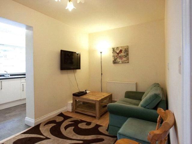 House for rent in Row Town, Surrey