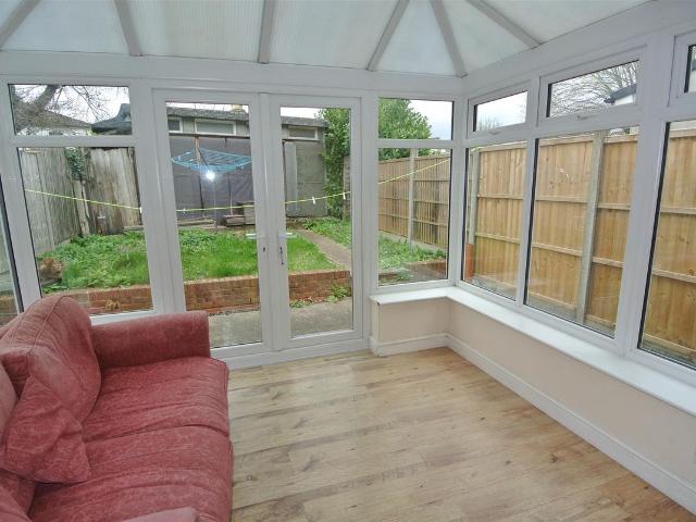 Apartment for rent in Row Town, Surrey