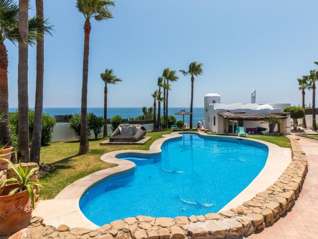 Chalet en venta en Castillo de la Duquesa, Costa del Sol Occidental
