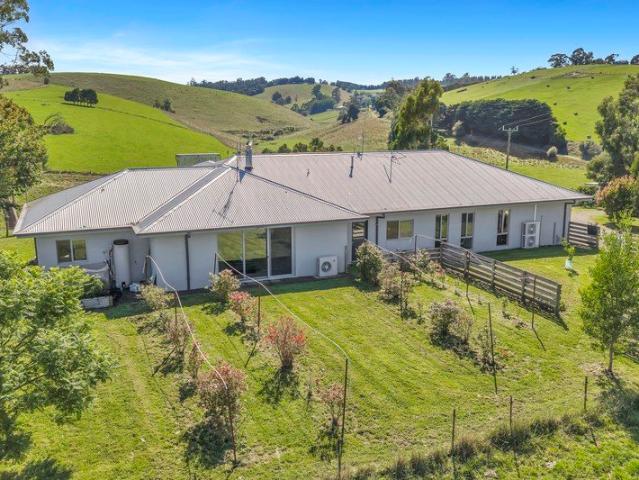 Cottage for sale in Neerim East, Victoria