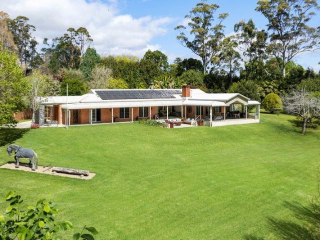 Cottage for sale in Tamborine Mountain, Queensland