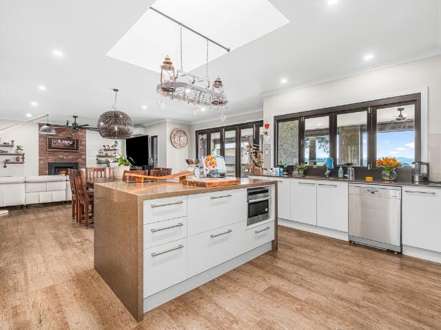 Cottage for sale in Victoria