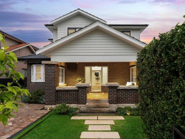 House for sale in Lower North Shore, Sydney
