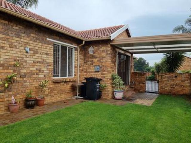 Townhouse for sale in Roodepoort, City of Johannesburg Metropolitan Municipality