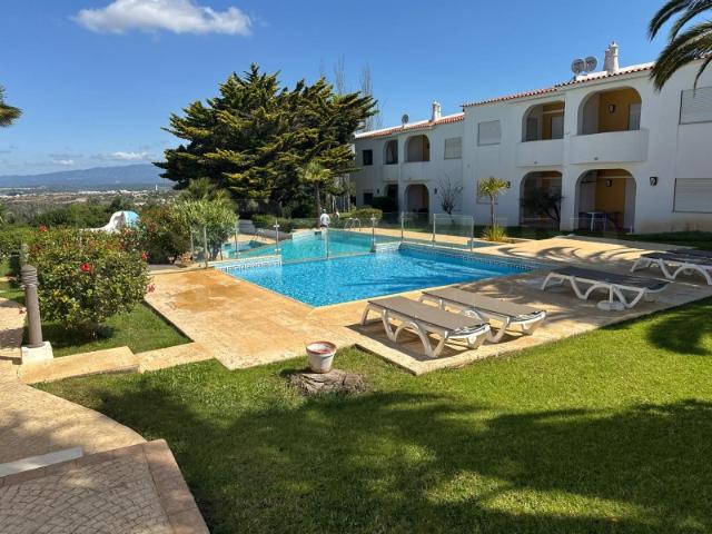 Apartamento venda em Estômbar, Faro