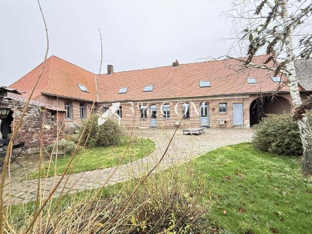 Ferme vente à Lille, Attiches