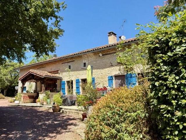 Maison vente à Confolens, Le Bouchage