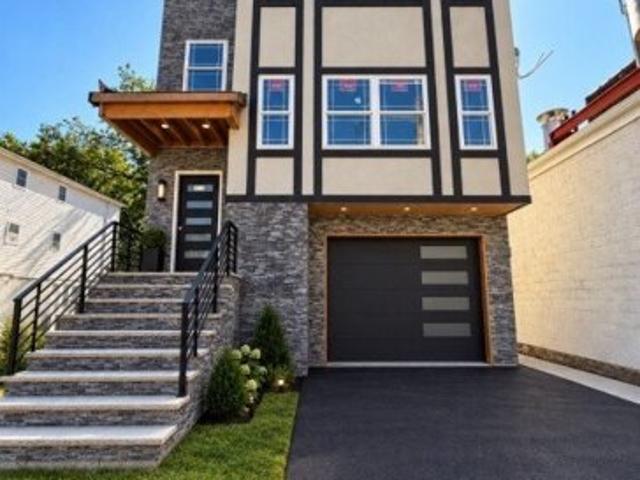 House for sale in Elizabeth, New Jersey