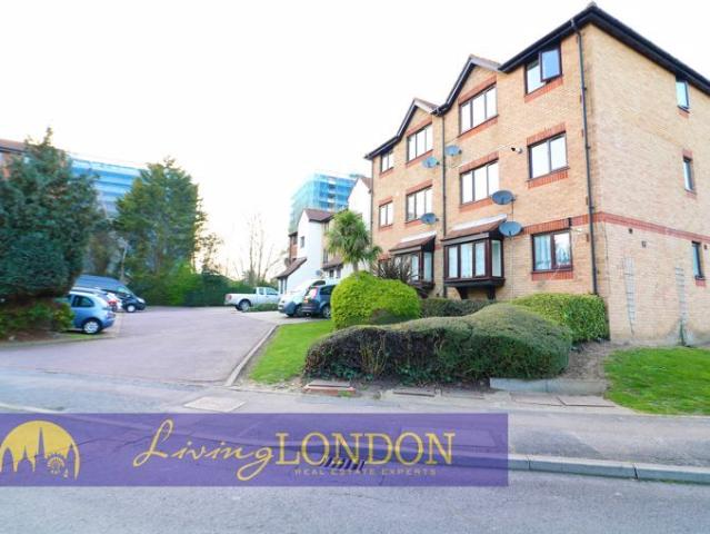 Apartment for rent in Carterhatch, Greater London