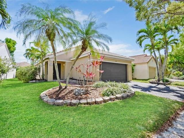 House for sale in Weston