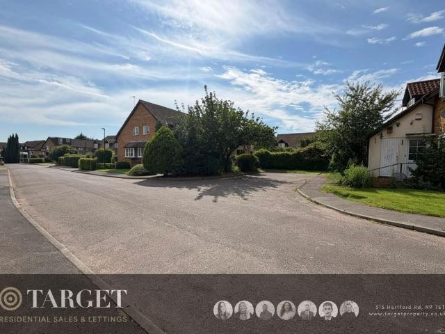 Studio for rent in Carterhatch, Greater London