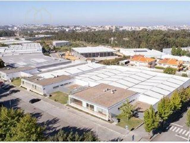 Ponto Comercial alugar em Maia, Alvura
