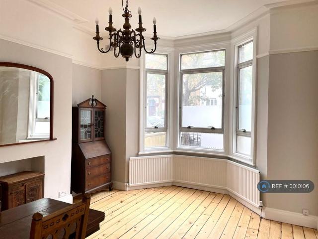 Apartment for rent in Maida Hill, Greater London