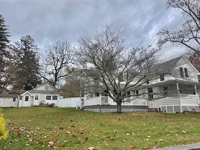 House for sale in Port Jefferson House for sale in Port Jefferson