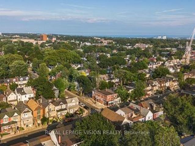 Commercial for rent in Toronto—Danforth, Toronto