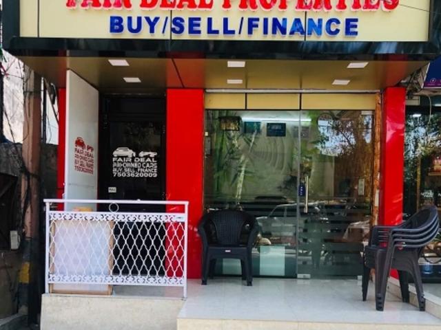 Commercial for sale in Deri