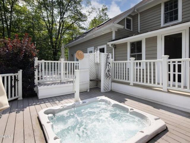 House for sale in Monterey